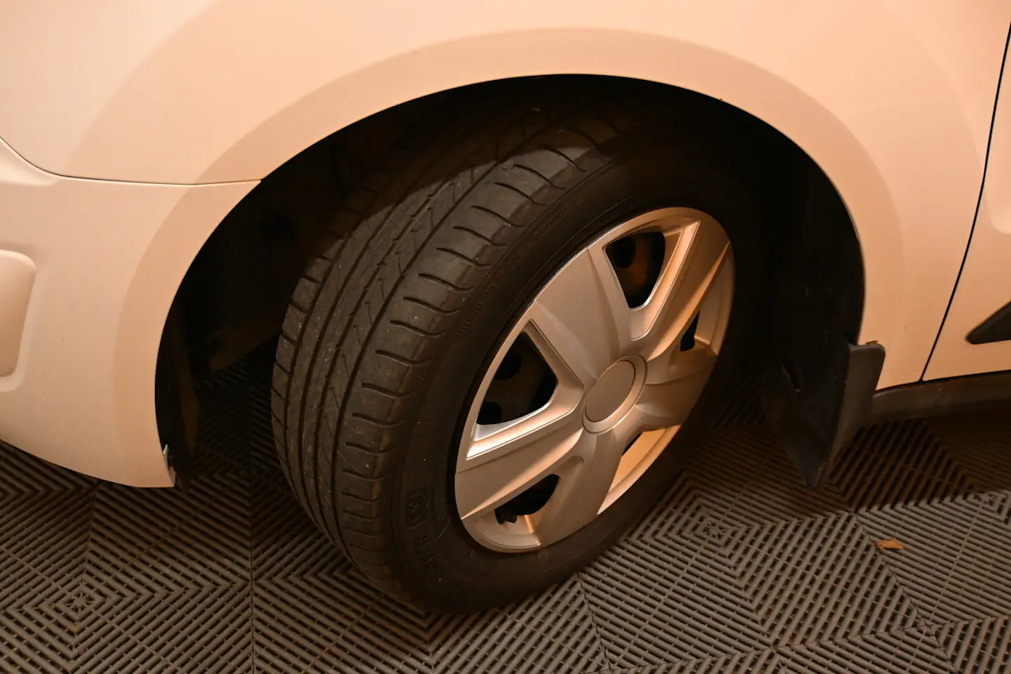 Car Image - 6cX18GV0O9L8JAEgRPvR1A