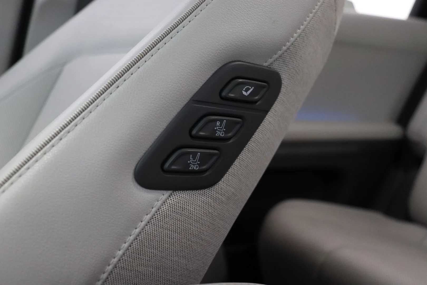 Car Image - 5leXTOqvLWkkbVH1WR5J9e