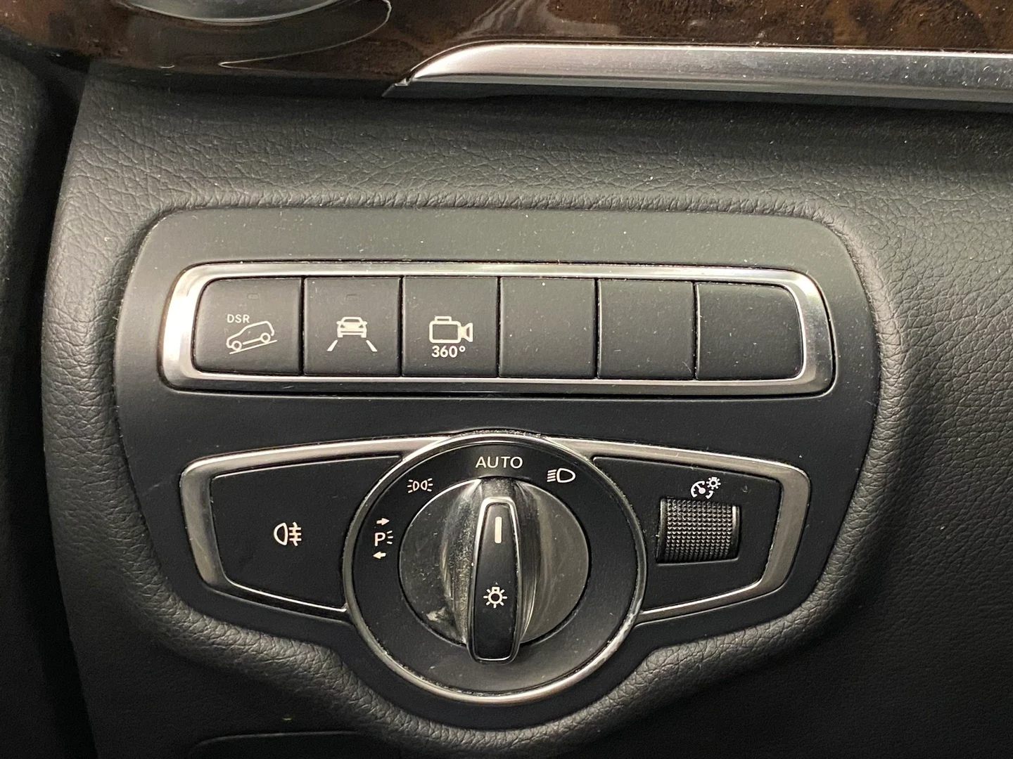 Car Image - 7dbOvq9v4OGVwDZ3Lk0wxo