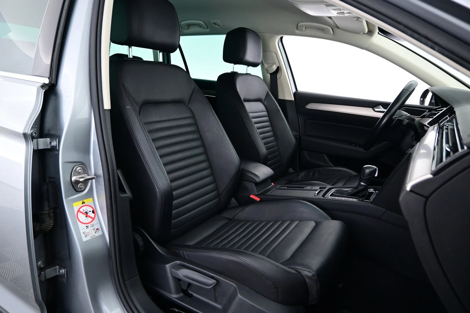 Car Image - Ri4h20Wo10jjigK9ZvtvQ
