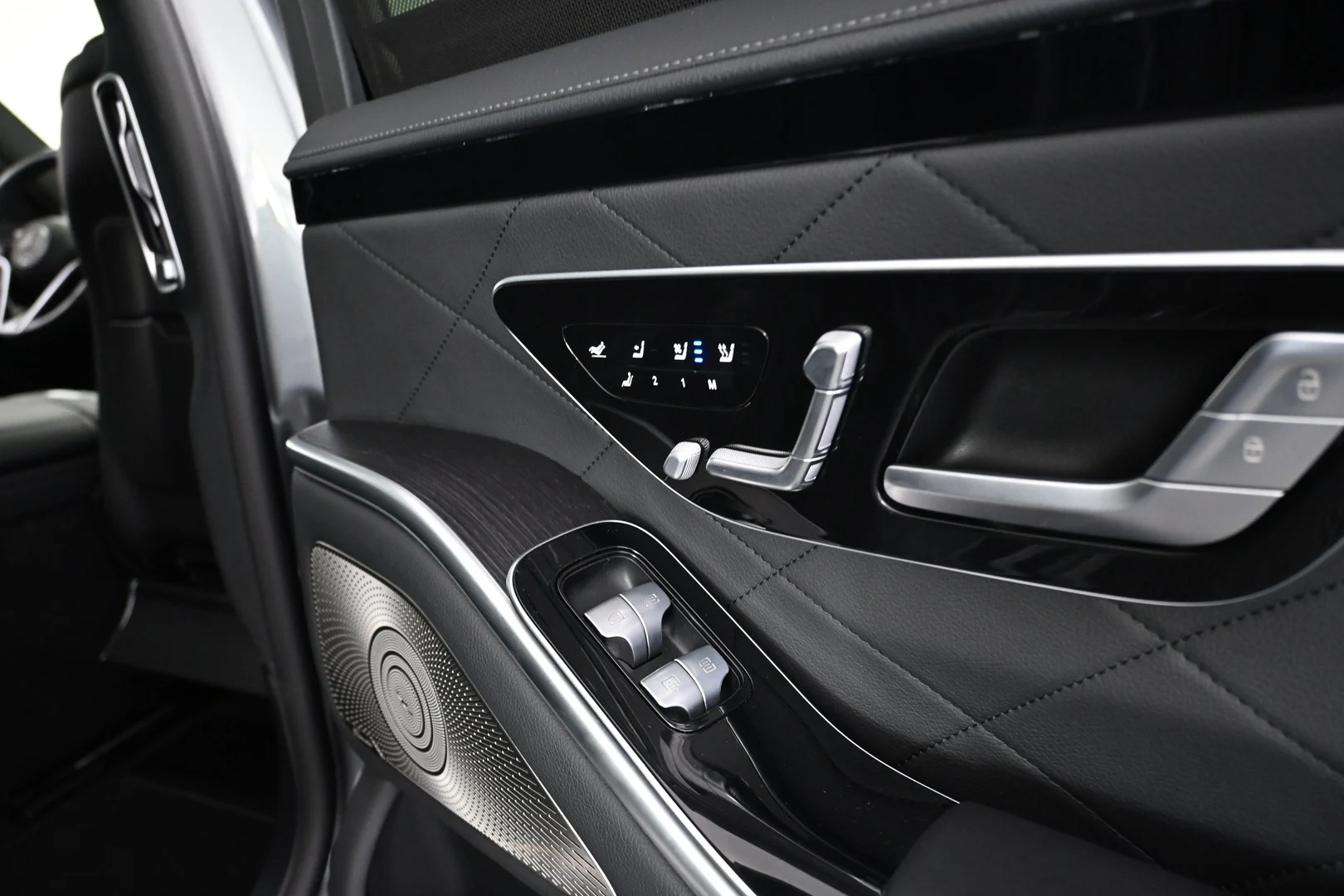 Car Image - 4Ni2jvOTsU7yFvlV3g1Dip