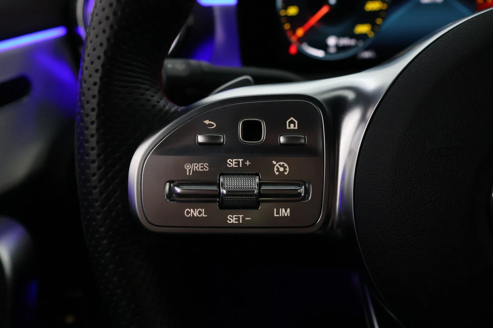 Car Image - 2piGJsgyrImKDWXTH9nUXf