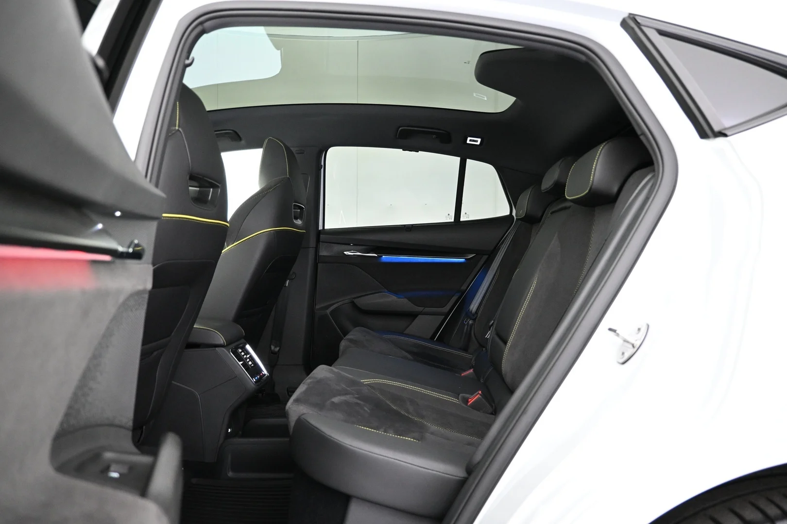 Car Image - 1kbSoFtUINE9LelmyXzpzg