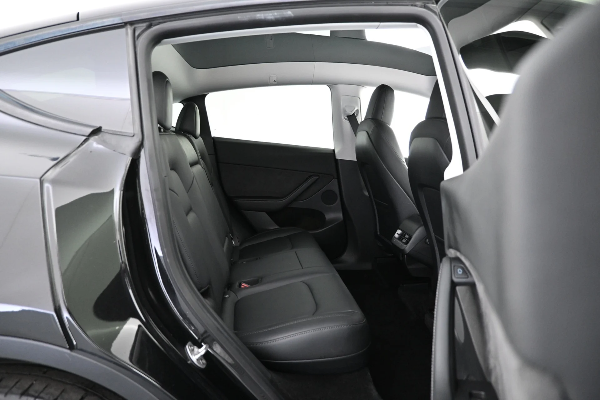 Car Image - 46wBA2KVgO2O7WS9L9qZfk