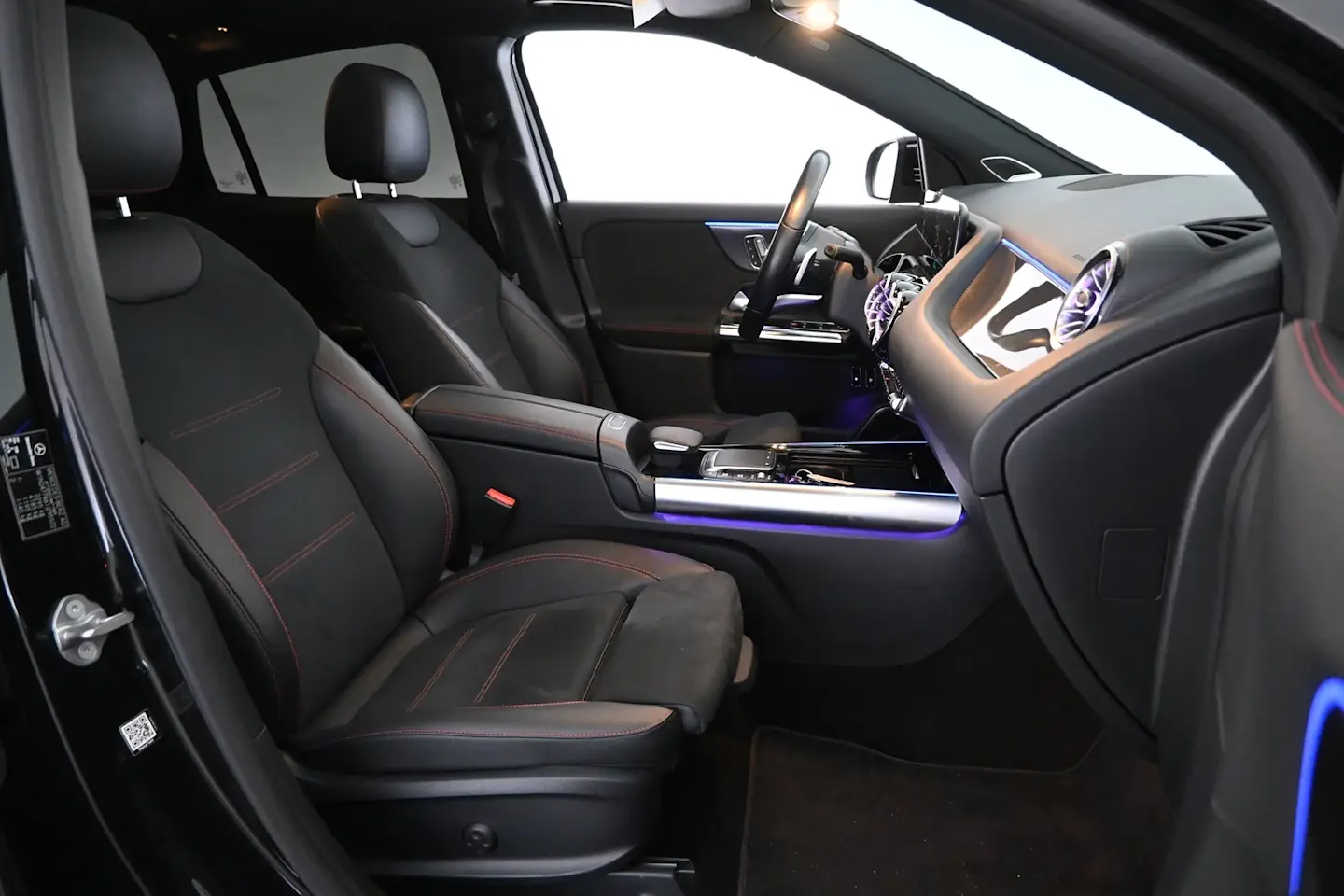 Car Image - 1UJPwY4p9HL2BvR3OZMHiZ