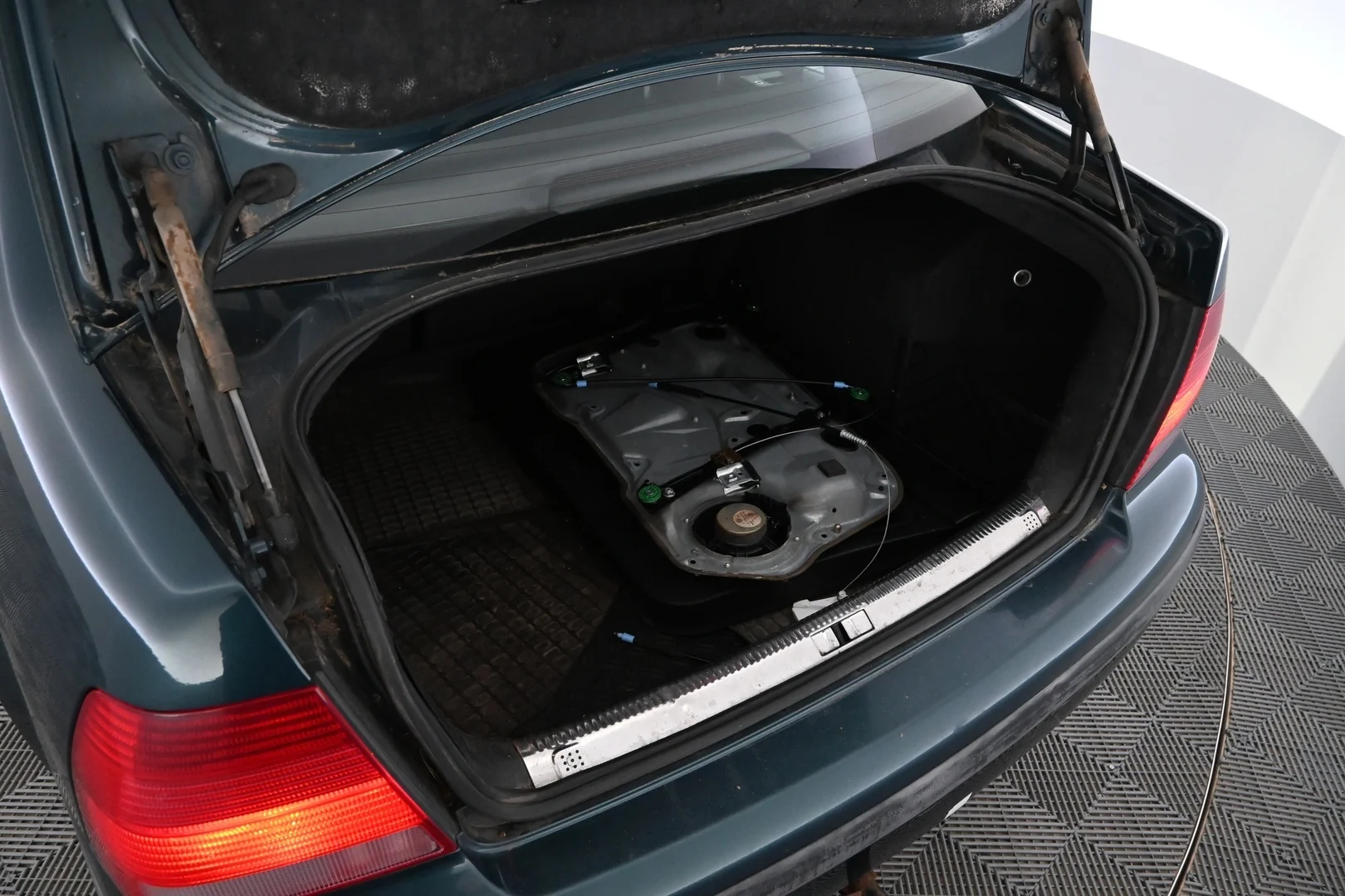 Car Image - 3qFuY4gTAF1MbMgYJb2FCl