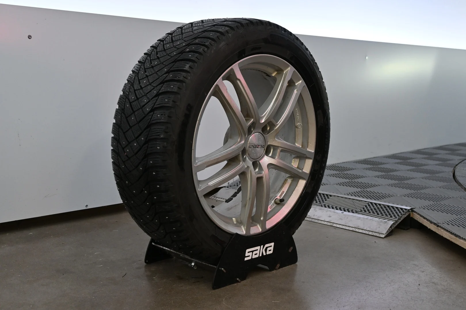 Car Image - T8gH8f9jcli69DSEADXZv