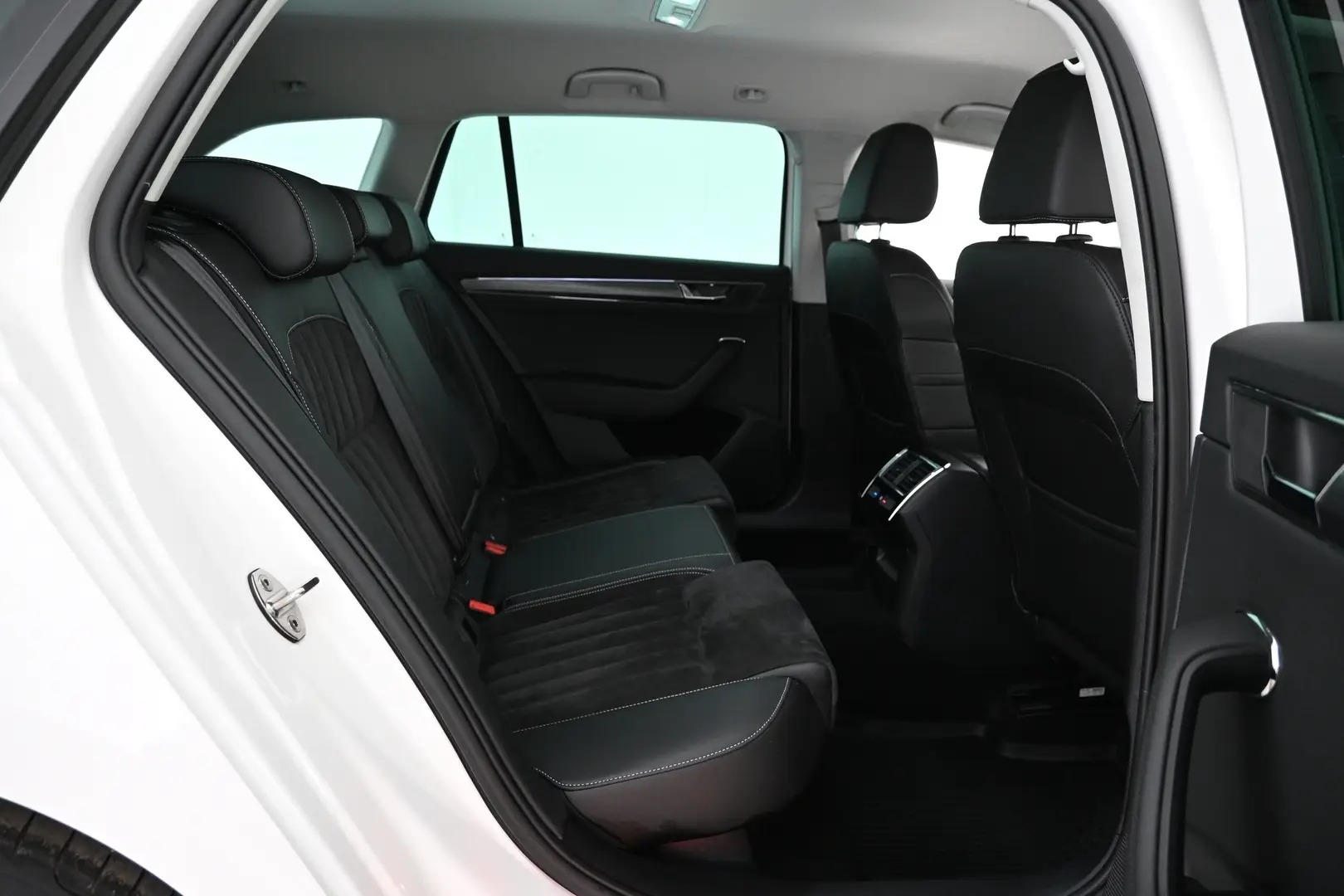 Car Image - 2TzoDDepdSEvhNu4G6Zbce