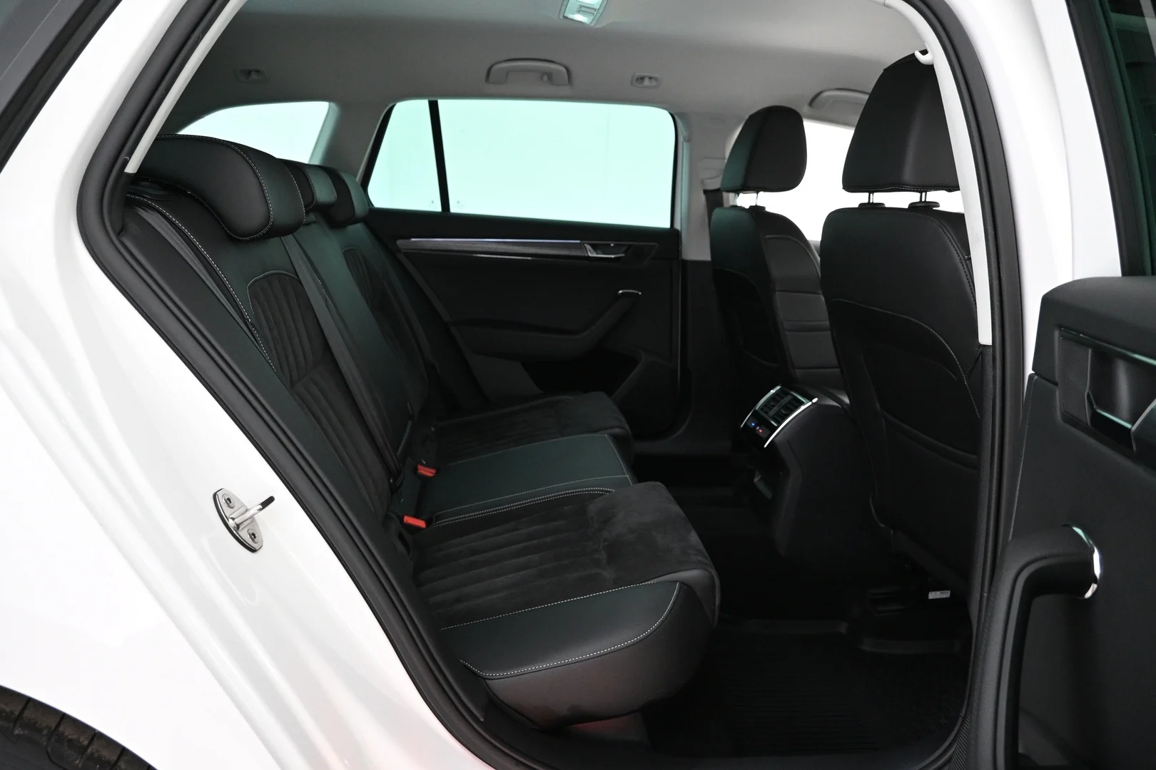 Car Image - 2TzoDDepdSEvhNu4G6Zbce