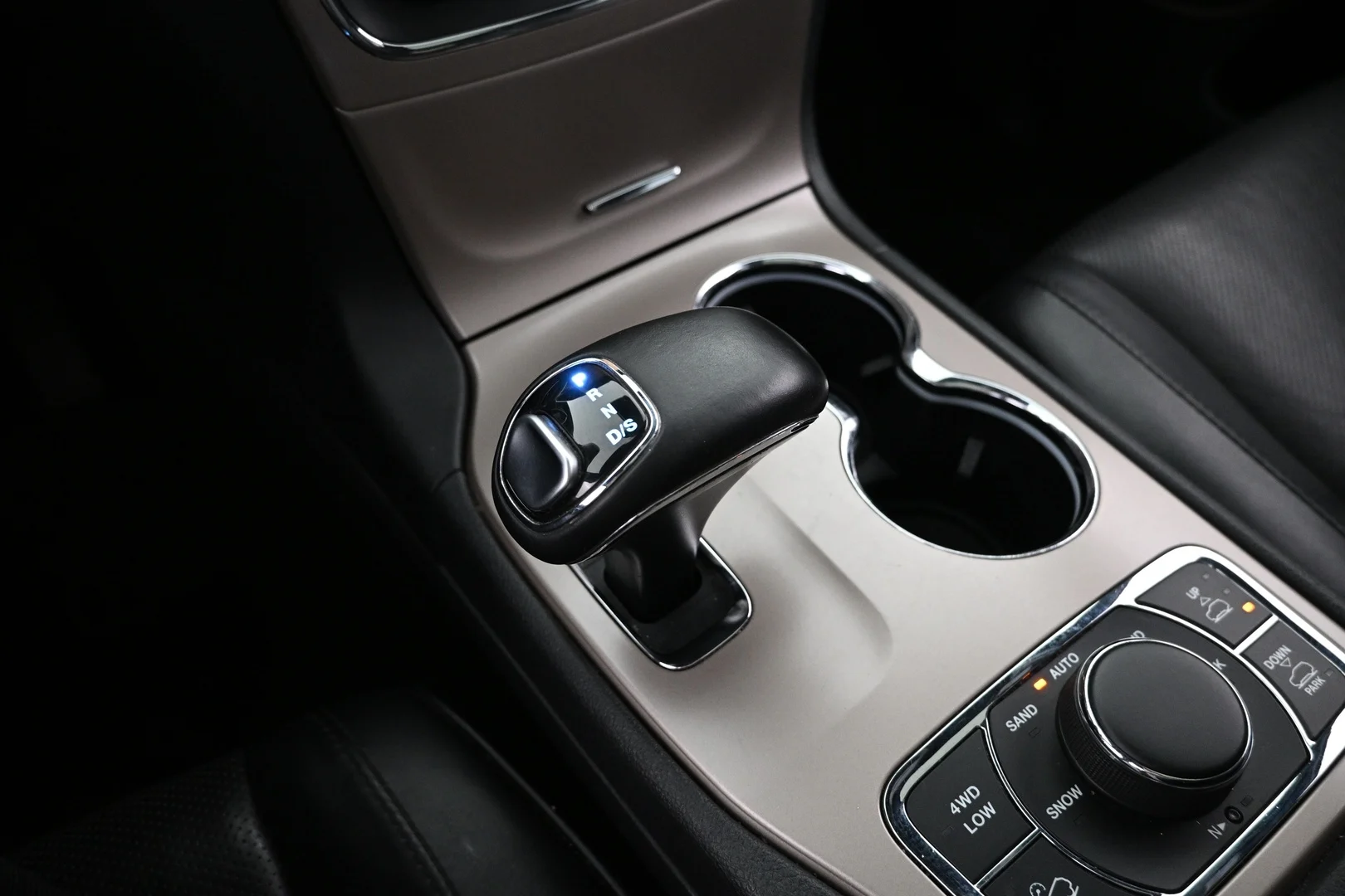Car Image - 5iw0nYENXqyNLcggbStRZt