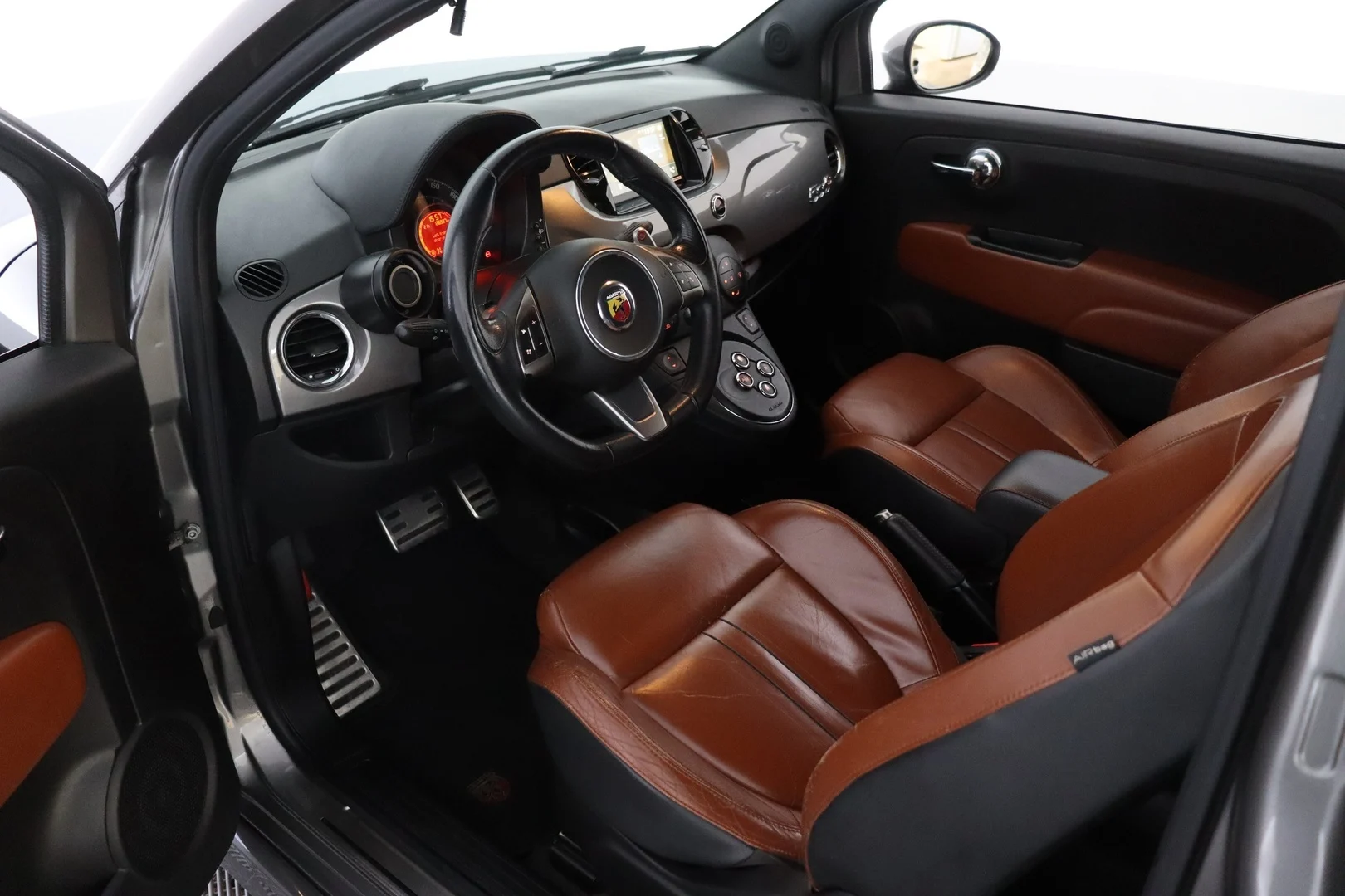 Car Image - 388PBszXSXOueiUE92BCsm
