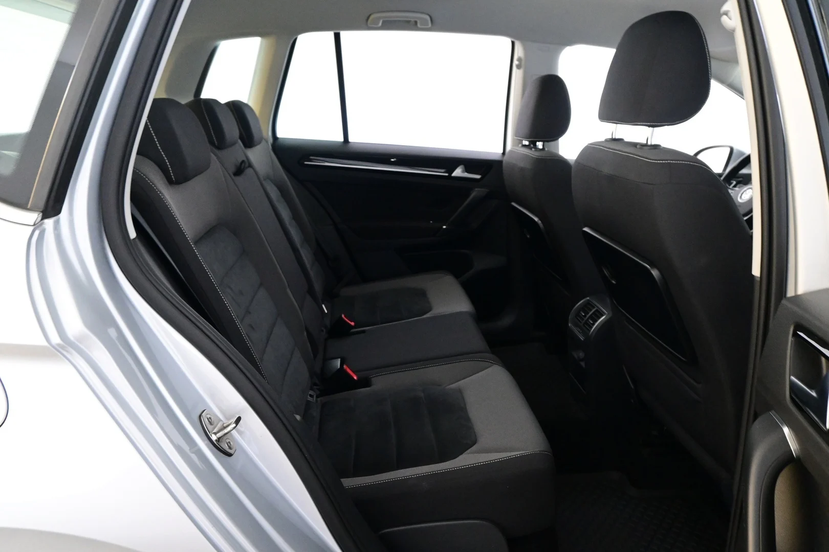 Car Image - 1Q7SWsKtUFw0lKjwgz7W6V