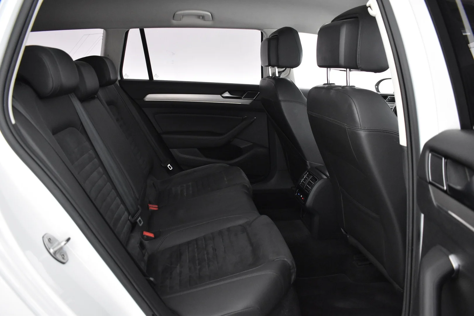 Car Image - 4UTBtpZjqU0LTE4kitzCYP