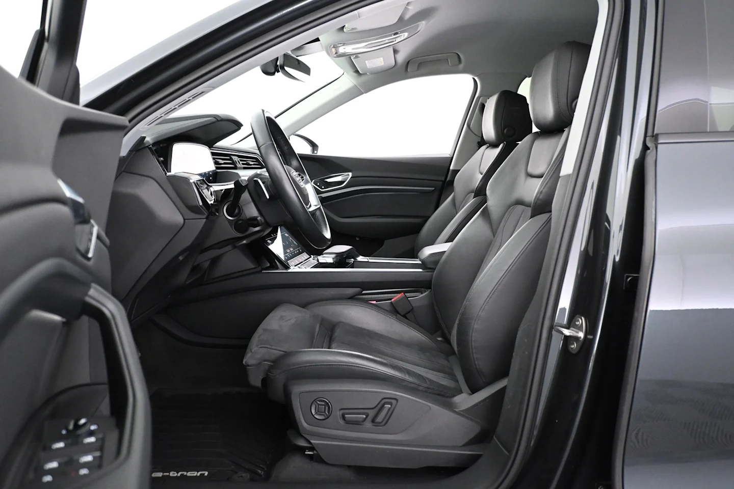 Car Image - 24sD6Bo5vEAe1jEE0vrRfv