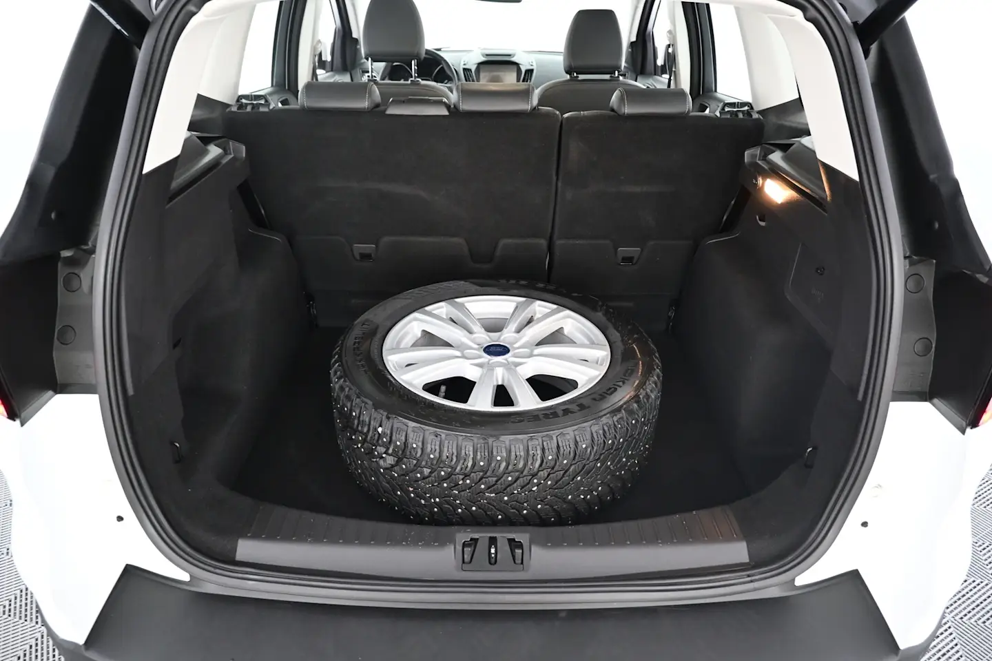 Car Image - 5Gu8b3S4sL6e2YFnUoYWfi