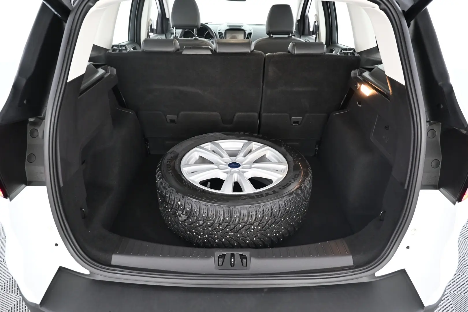 Car Image - 5Gu8b3S4sL6e2YFnUoYWfi