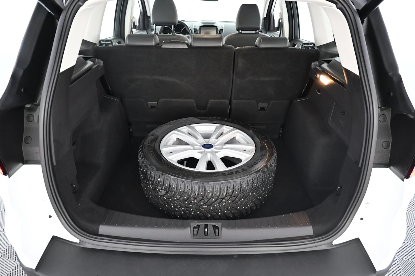 Car Image - 5Gu8b3S4sL6e2YFnUoYWfi