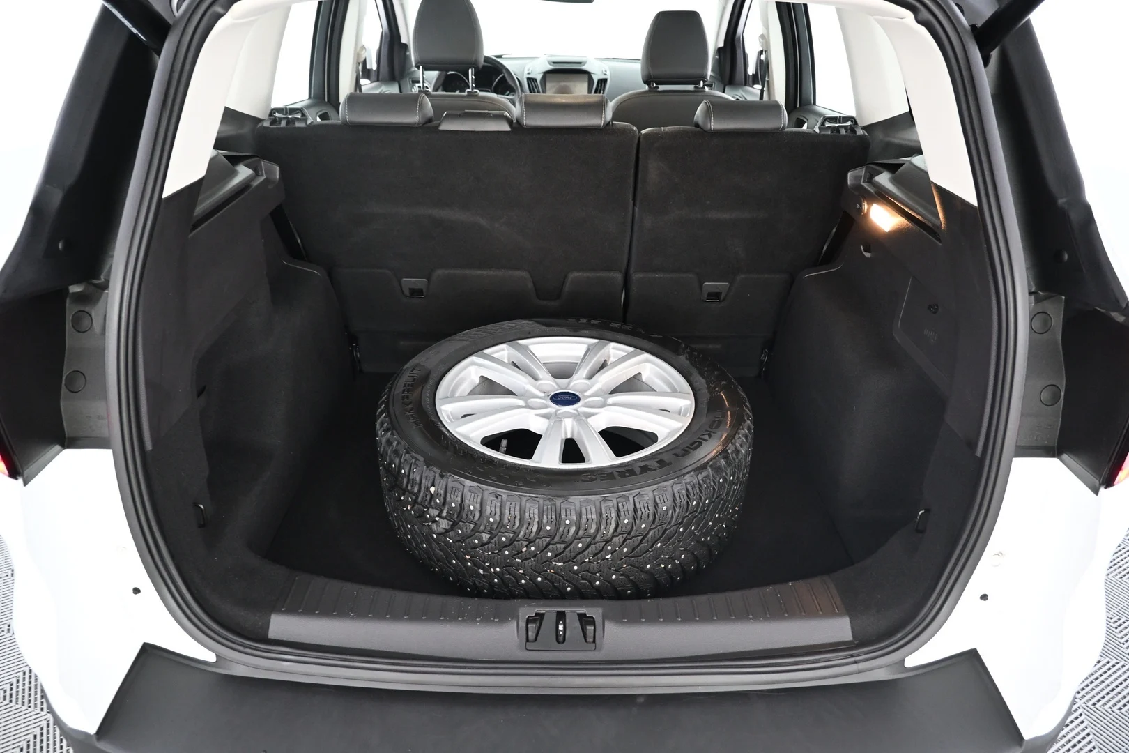 Car Image - 5Gu8b3S4sL6e2YFnUoYWfi