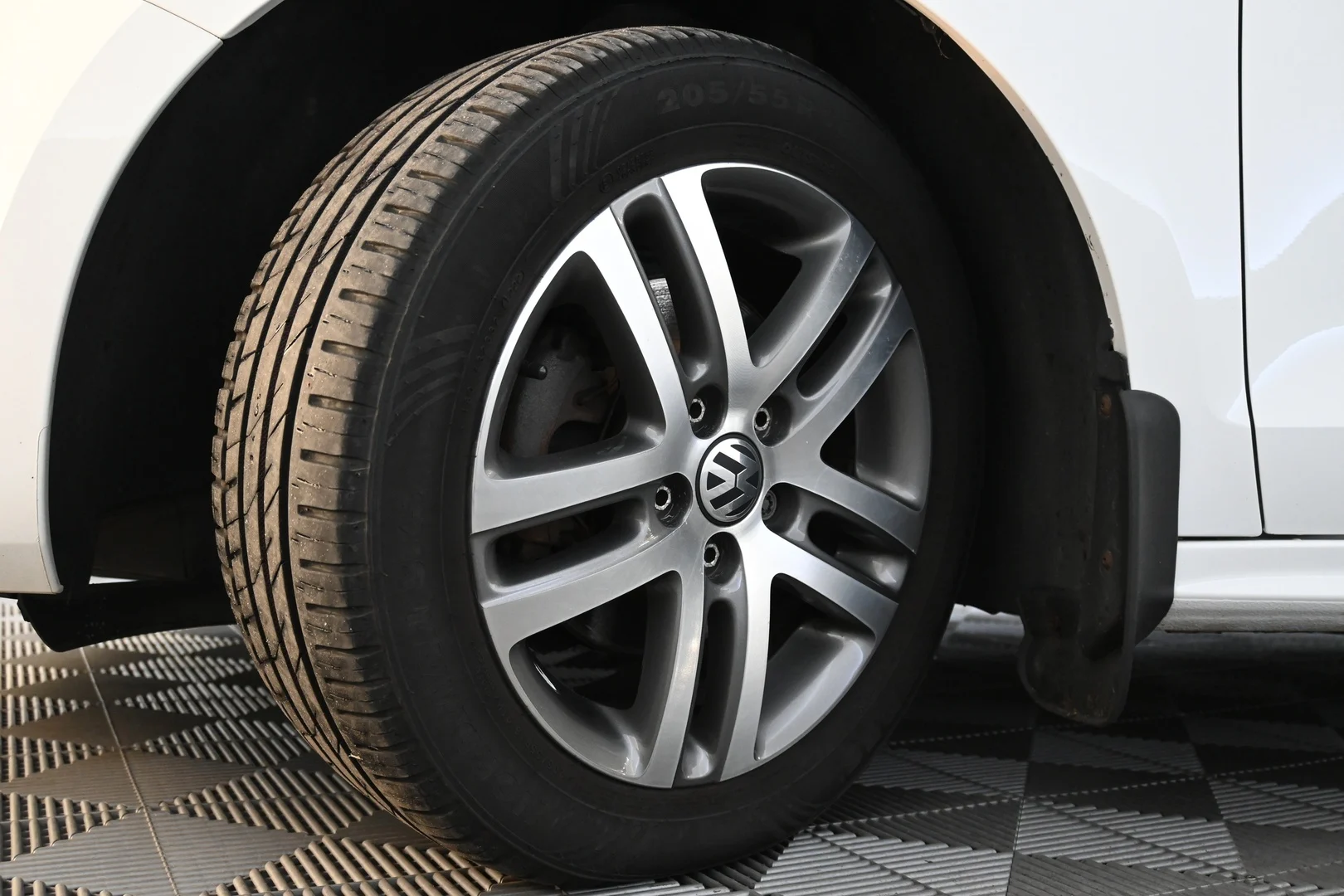 Car Image - 5kFV8JC0ij3tAlBCNCDoa3