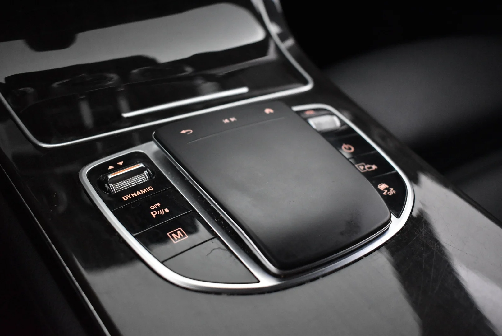 Car Image - 2IcPohgMWEKHOoKEx5vNCp