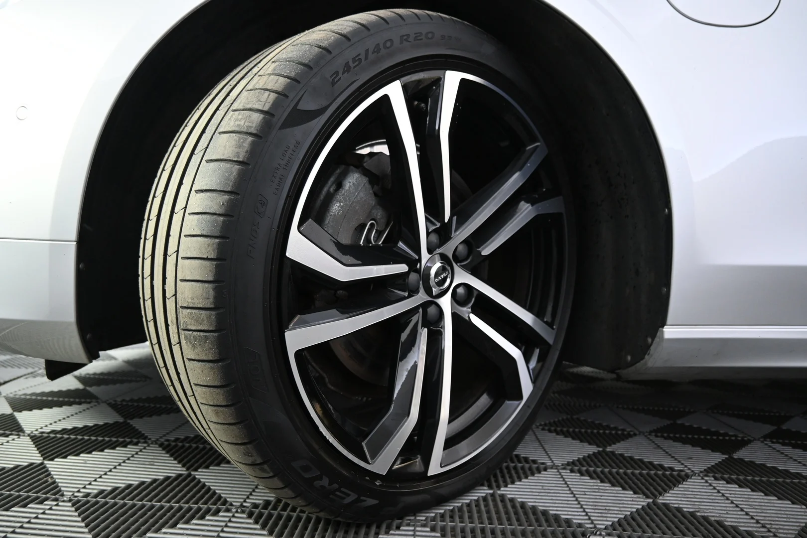 Car Image - 3lOj9wuOTHTSIPb00hsc7W