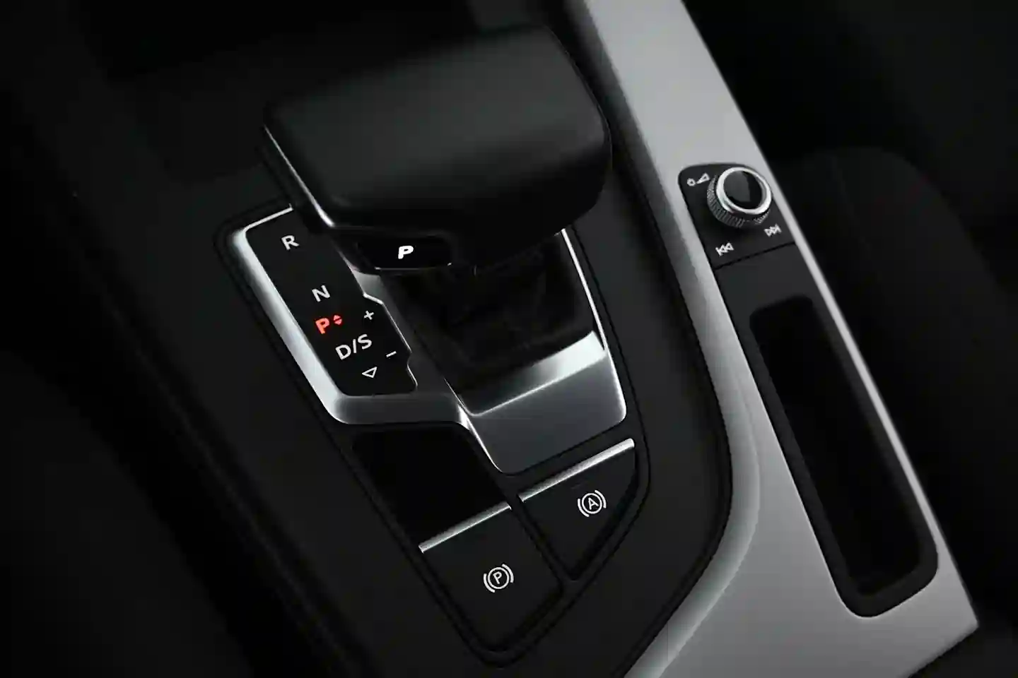 Car Image - 5pocurbbGsm6bKBR0kmsOE