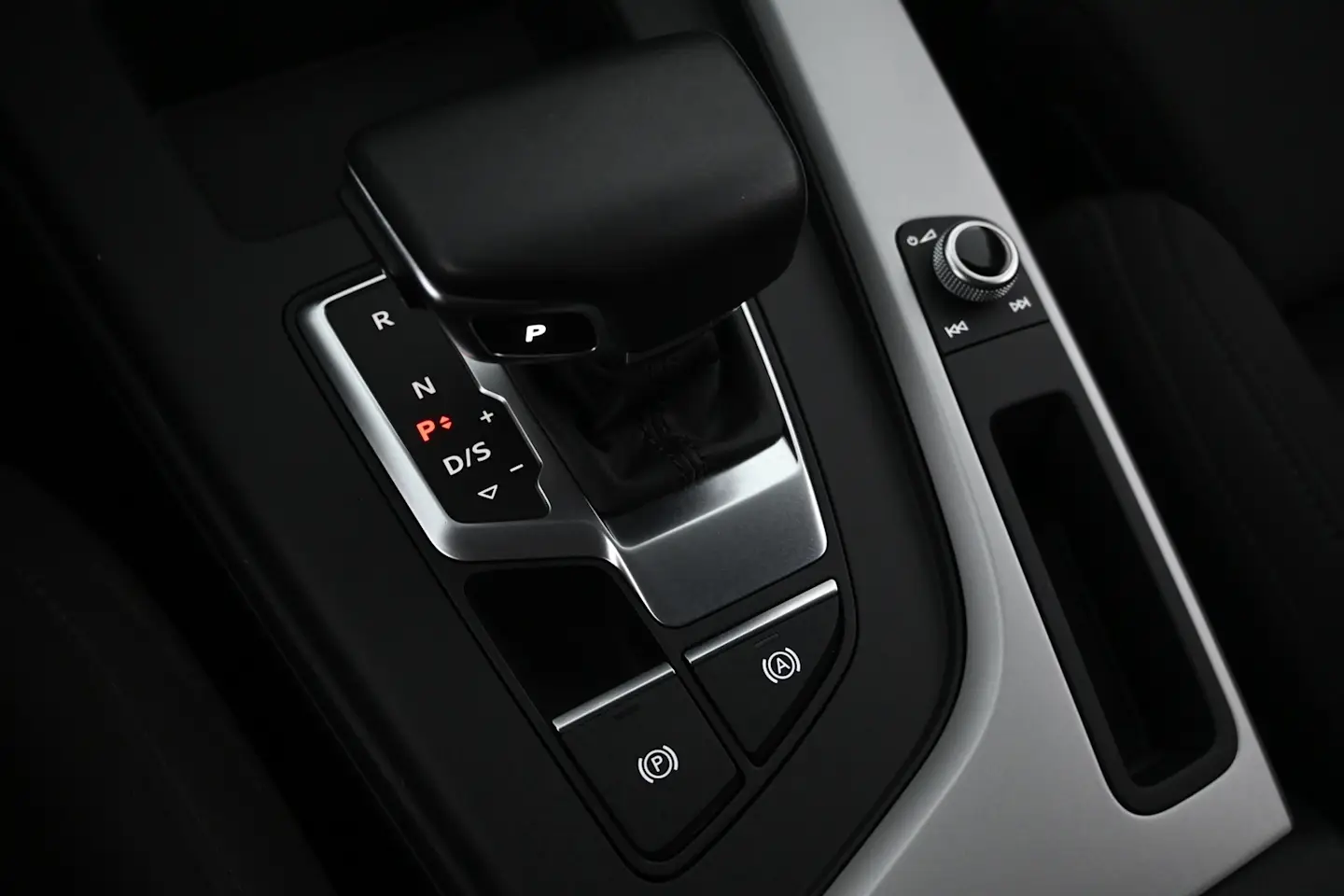 Car Image - 5pocurbbGsm6bKBR0kmsOE