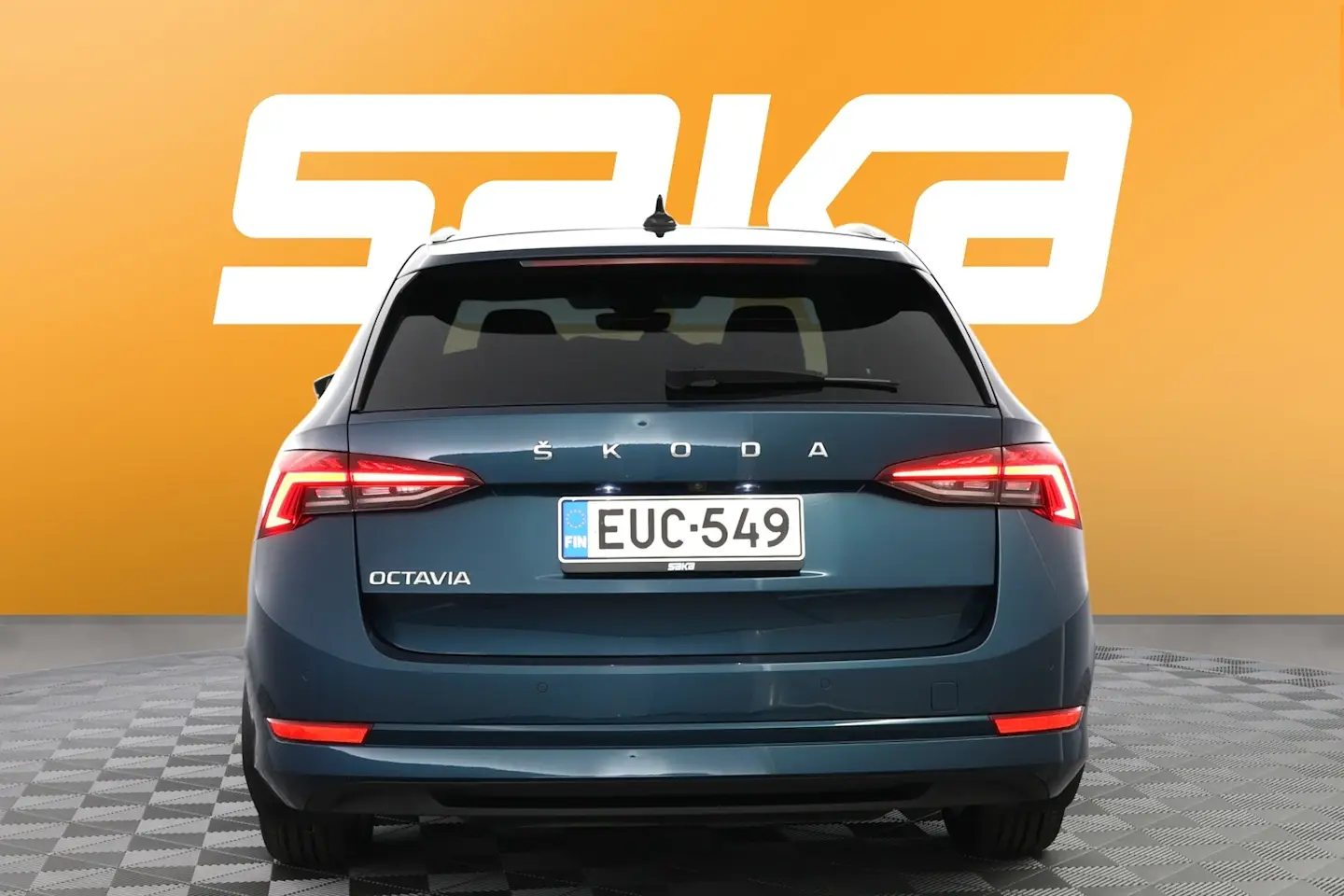 Car Image - 3quGSsFFB9dXdDe9BsKdcb