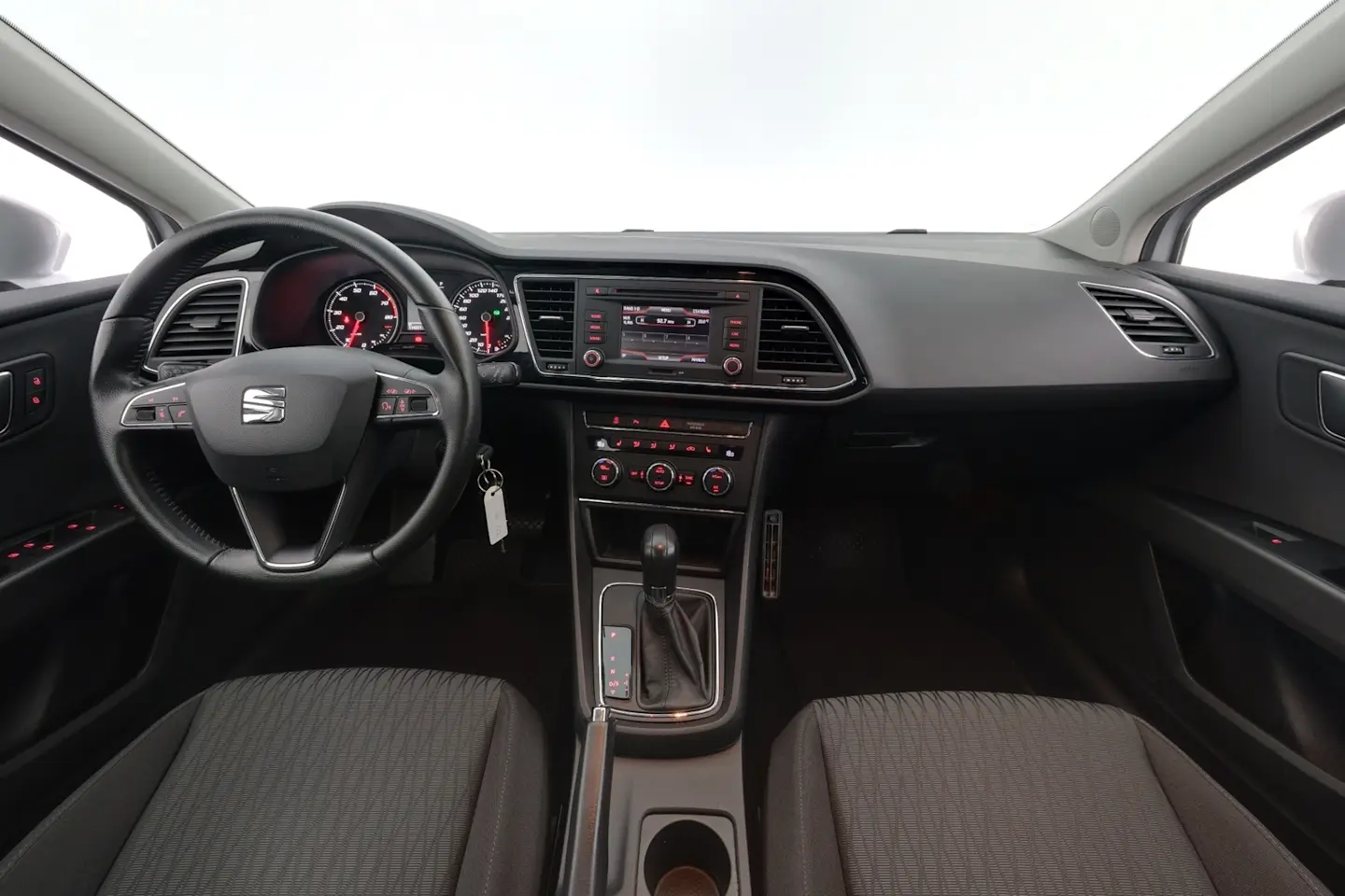 Car Image - YPOrlWmJmYLNe6C14EcXY