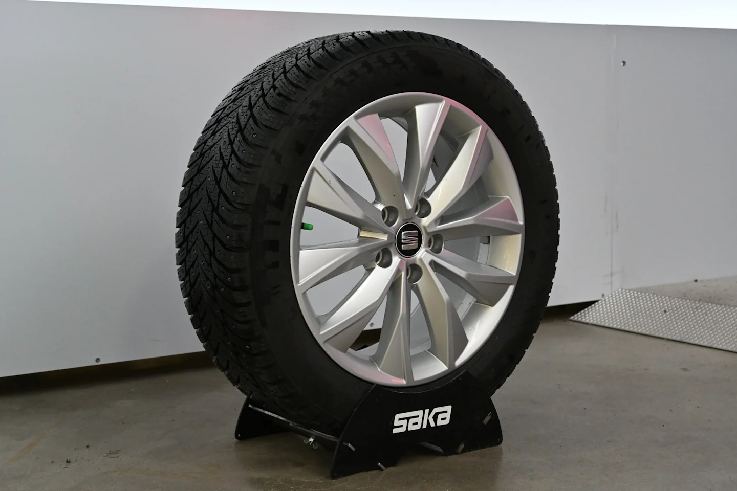Car Image - 1rxlhw3DyJgJSVfHUxunoy
