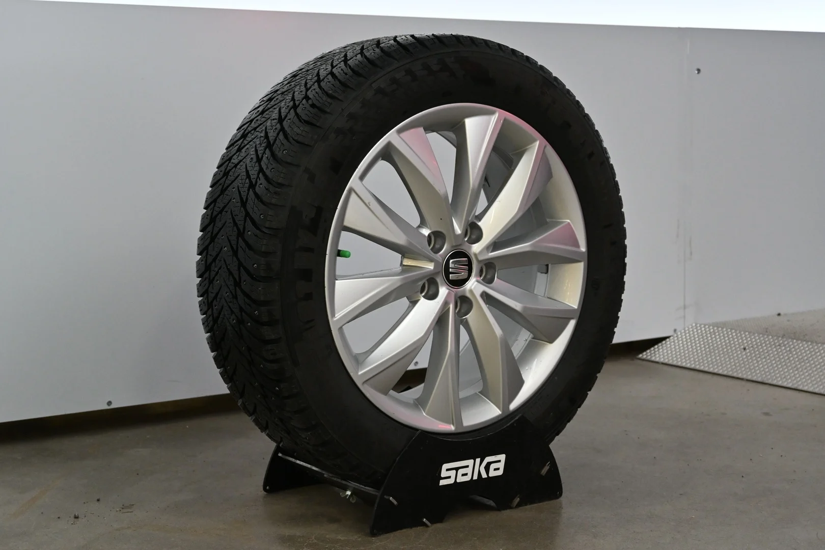 Car Image - 1rxlhw3DyJgJSVfHUxunoy