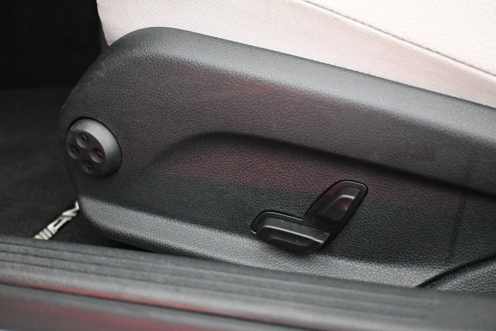 Car Image - 4p2JNSYmC5nopIULj7WLo7