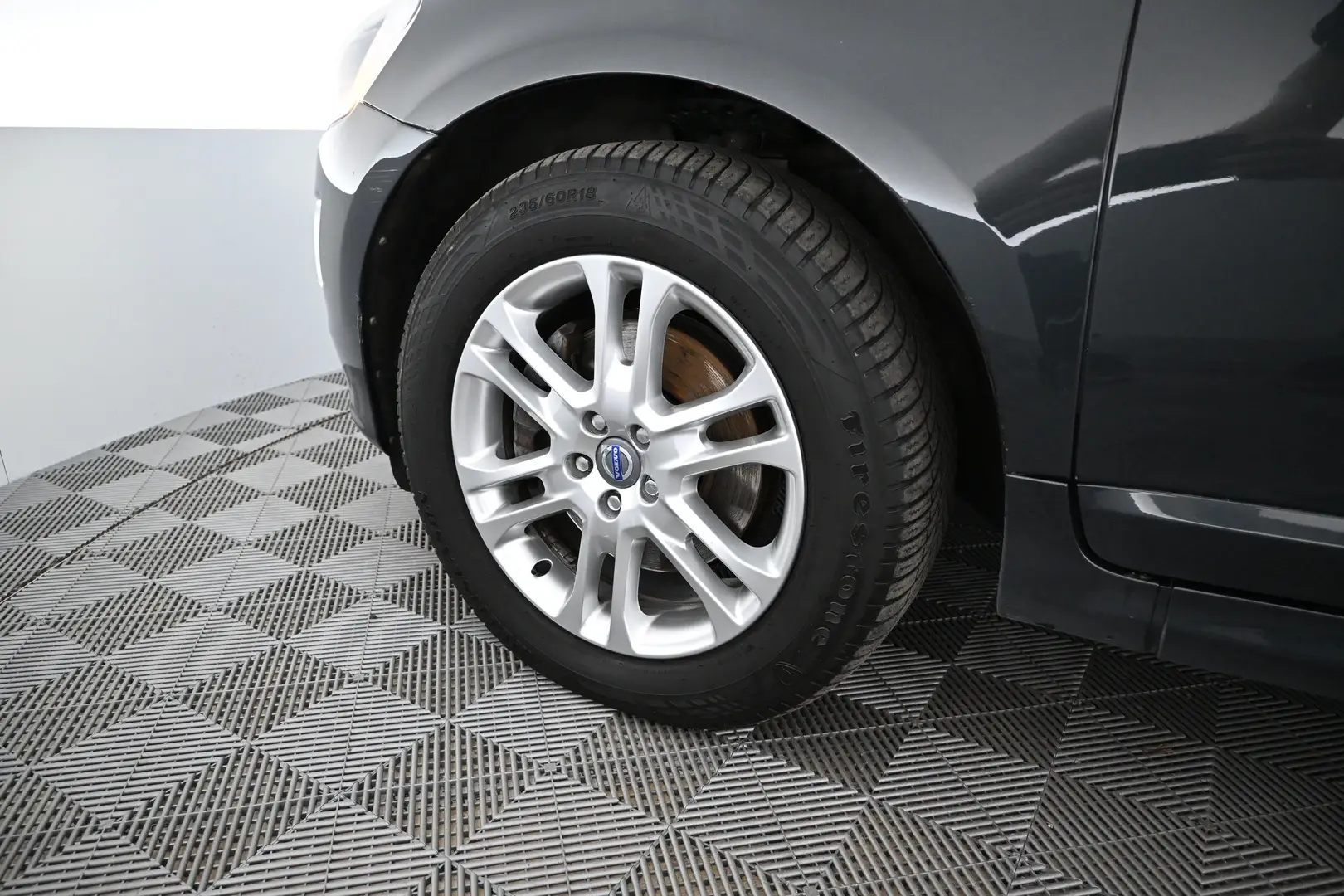 Car Image - 19z1A3QgTfYRVEhPiz8c1M