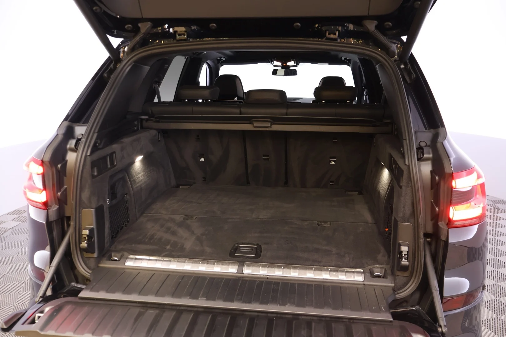 Car Image - Kf1k6CBCGhWbKmKWPBUEk