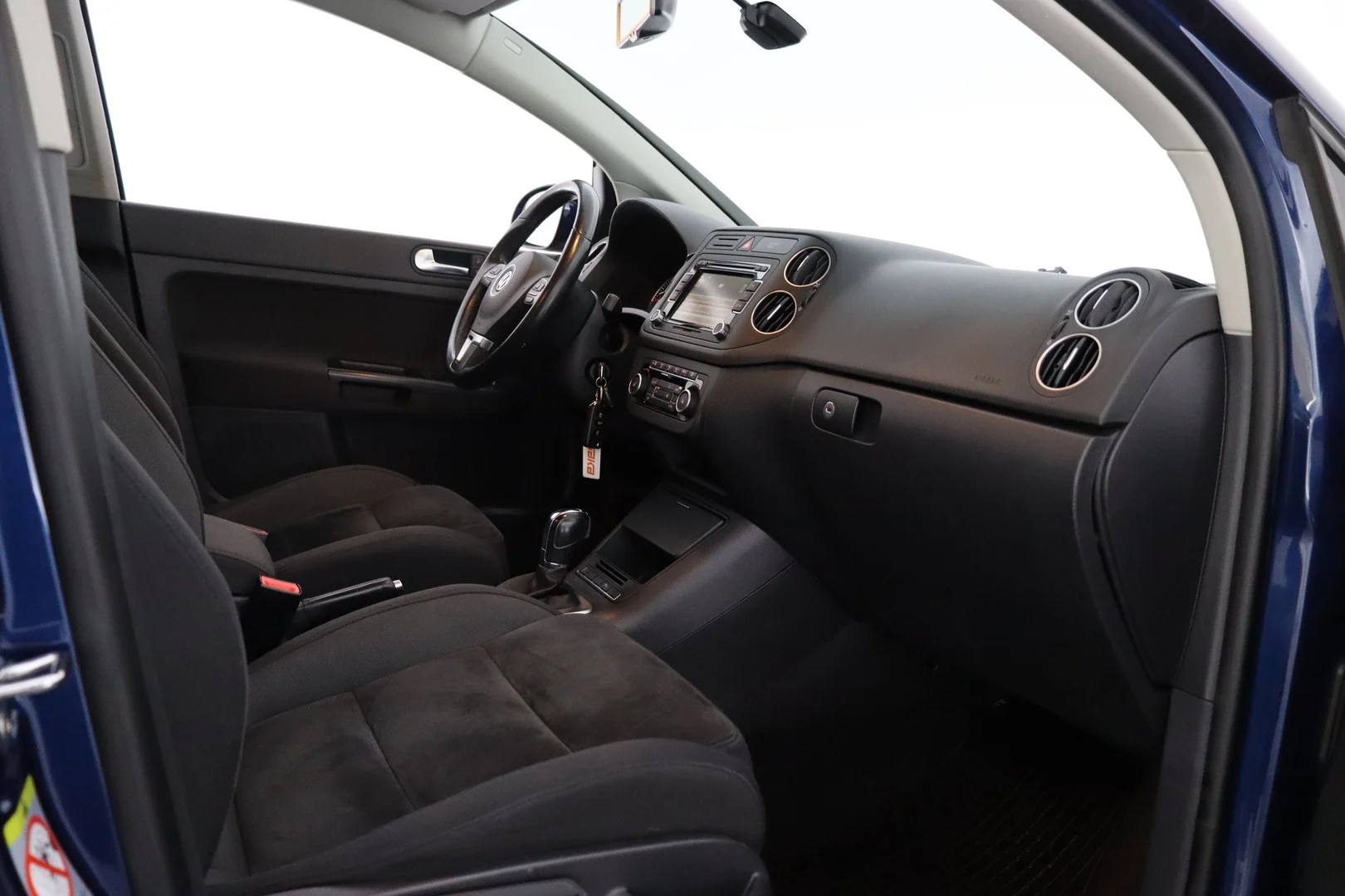 Car Image - 2HZKan1MwL33p7TlBYEJM7