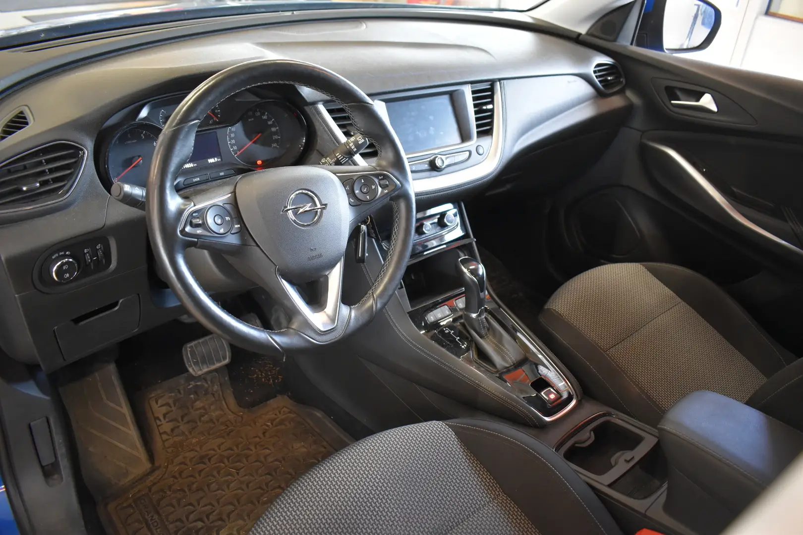 Car Image - 5258dYyChHD4Umb9xHbJYI