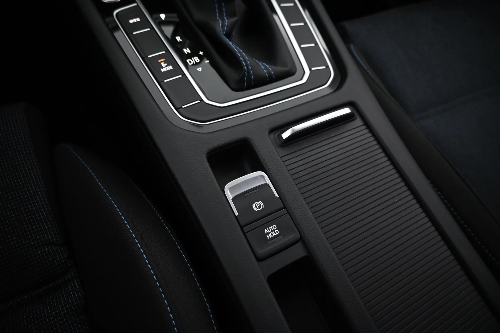 Car Image - 4AEtQsyf4UNnBOYbUipona