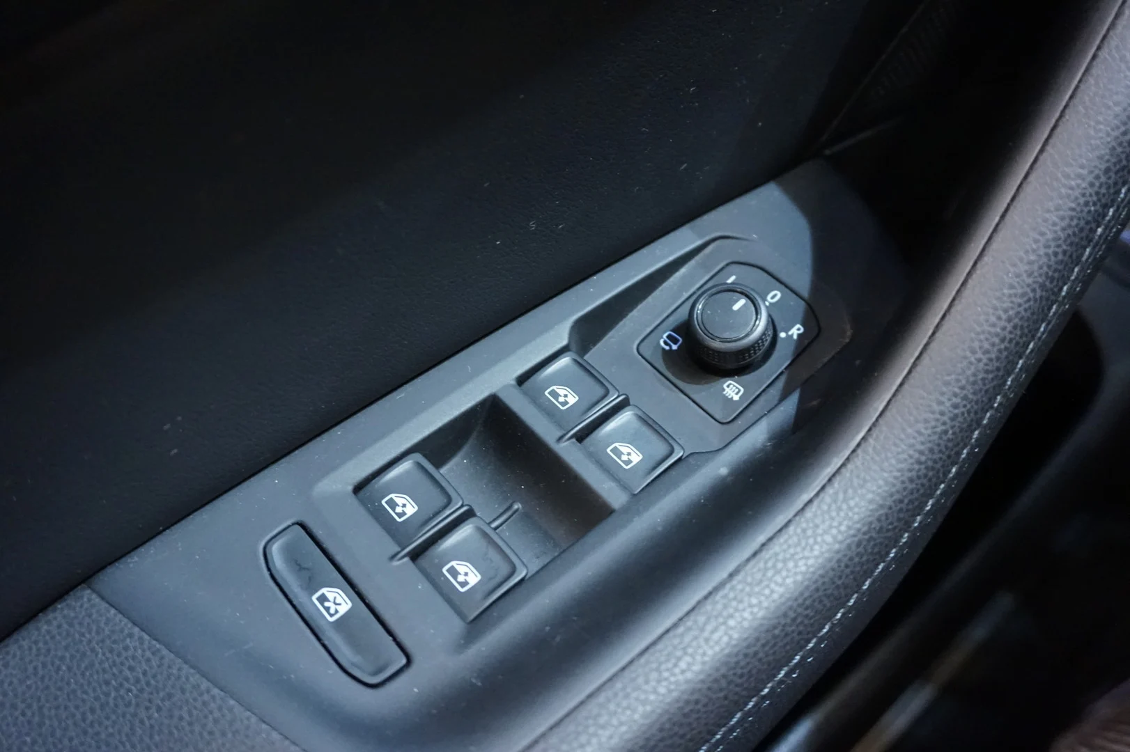 Car Image - h4SpNEH35L6WTqGa37fQg