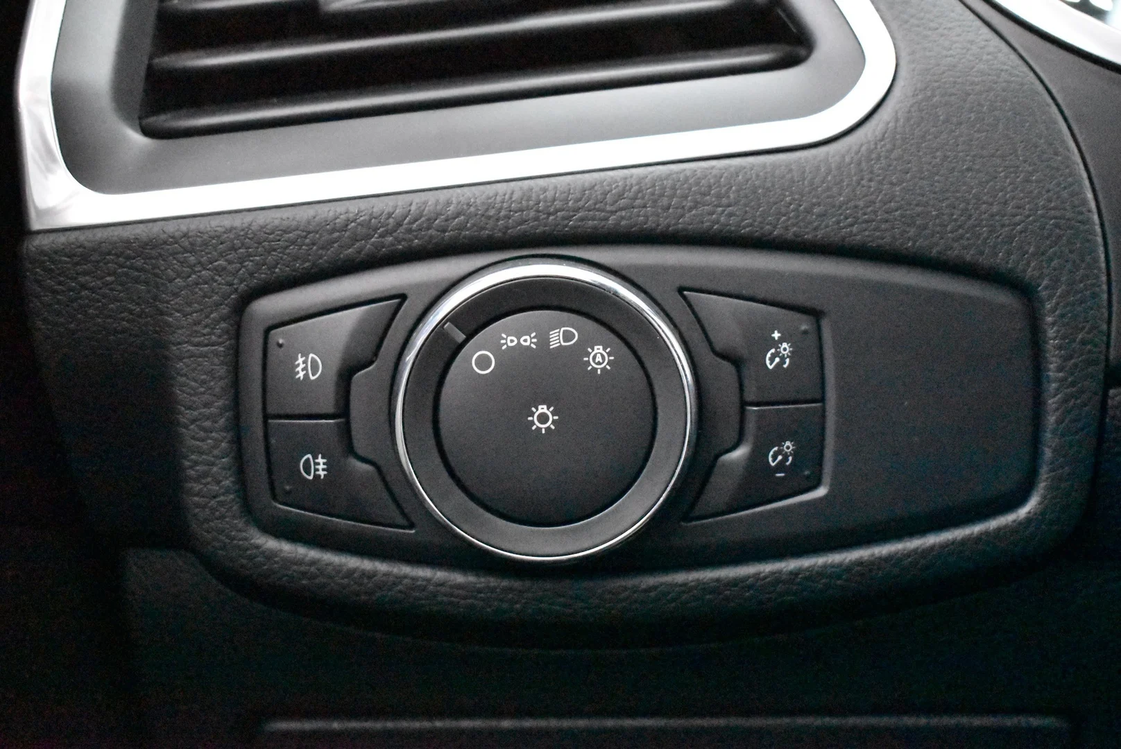 Car Image - 3mM3qLM4ar0ttZ15BgMBwk