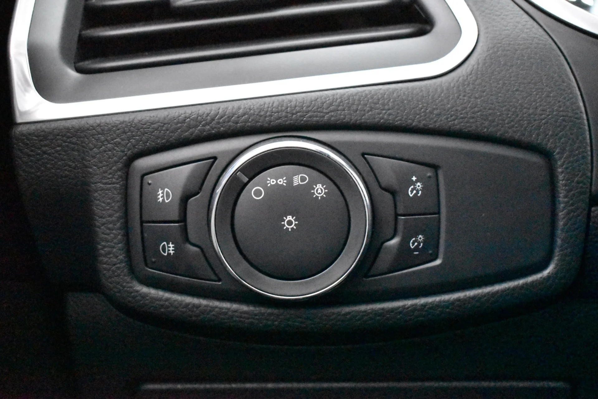 Car Image - 3mM3qLM4ar0ttZ15BgMBwk