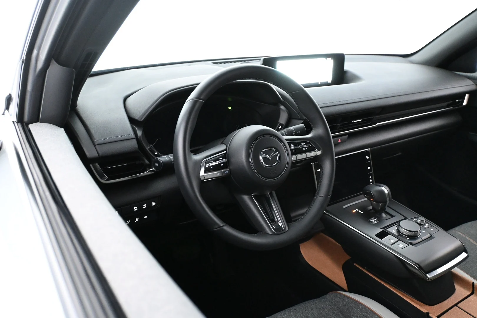 Car Image - 3I2dU3sMVBm30dTALtqTC0