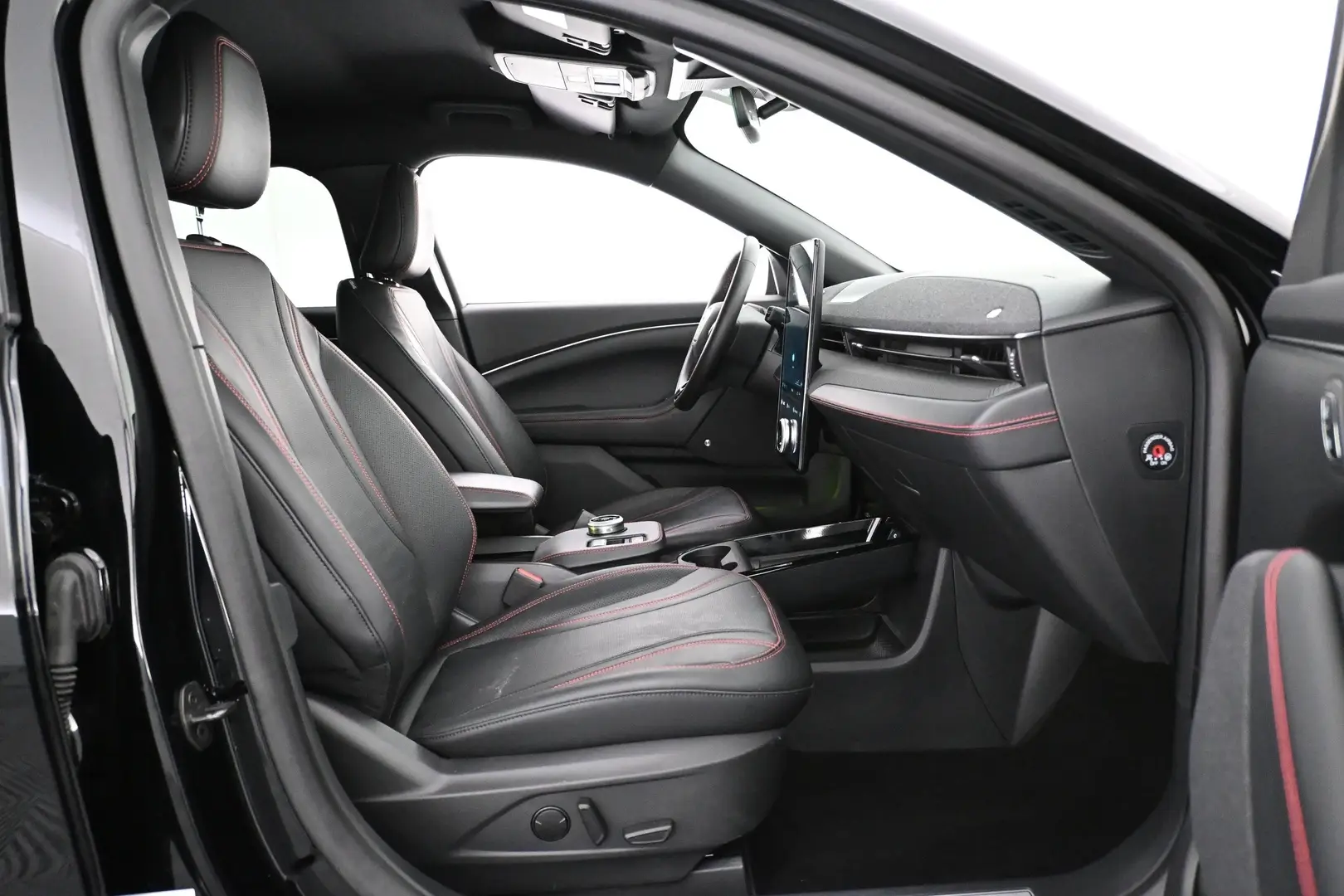 Car Image - 1NraV1Q9J7hf1UouATpsP6