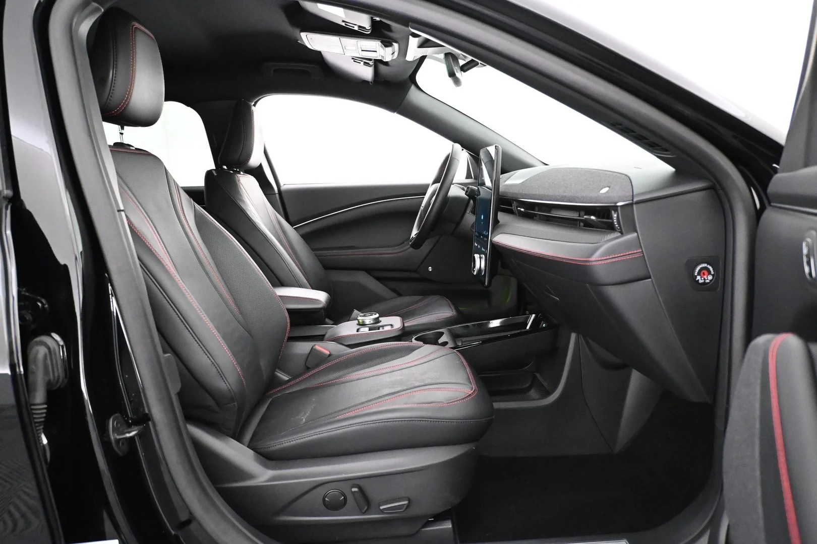 Car Image - 1NraV1Q9J7hf1UouATpsP6