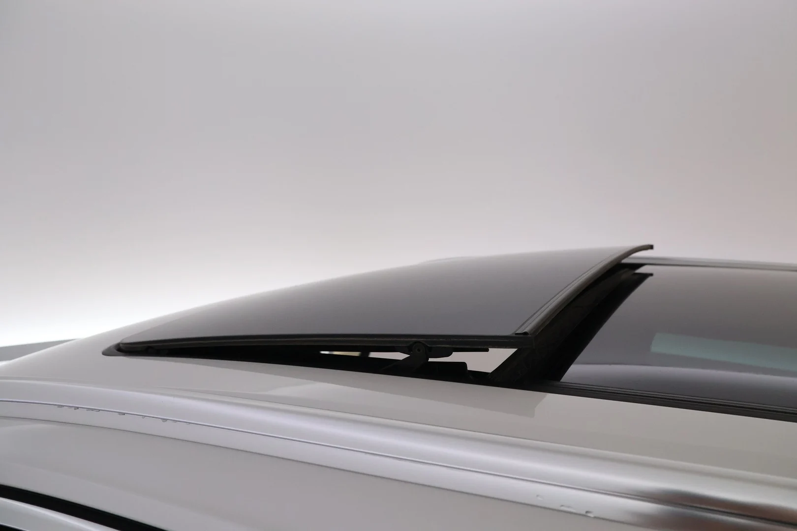 Car Image - 187iDpM8MbcMVm03uvrl65