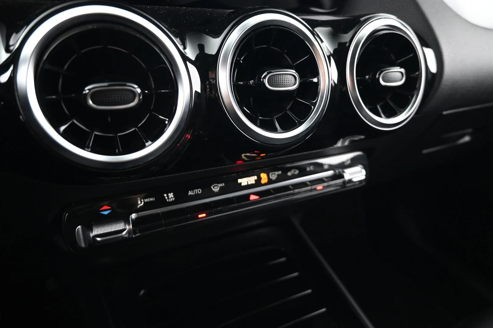 Car Image - 2vpzMU9ji5DsbtIxlaNFxr