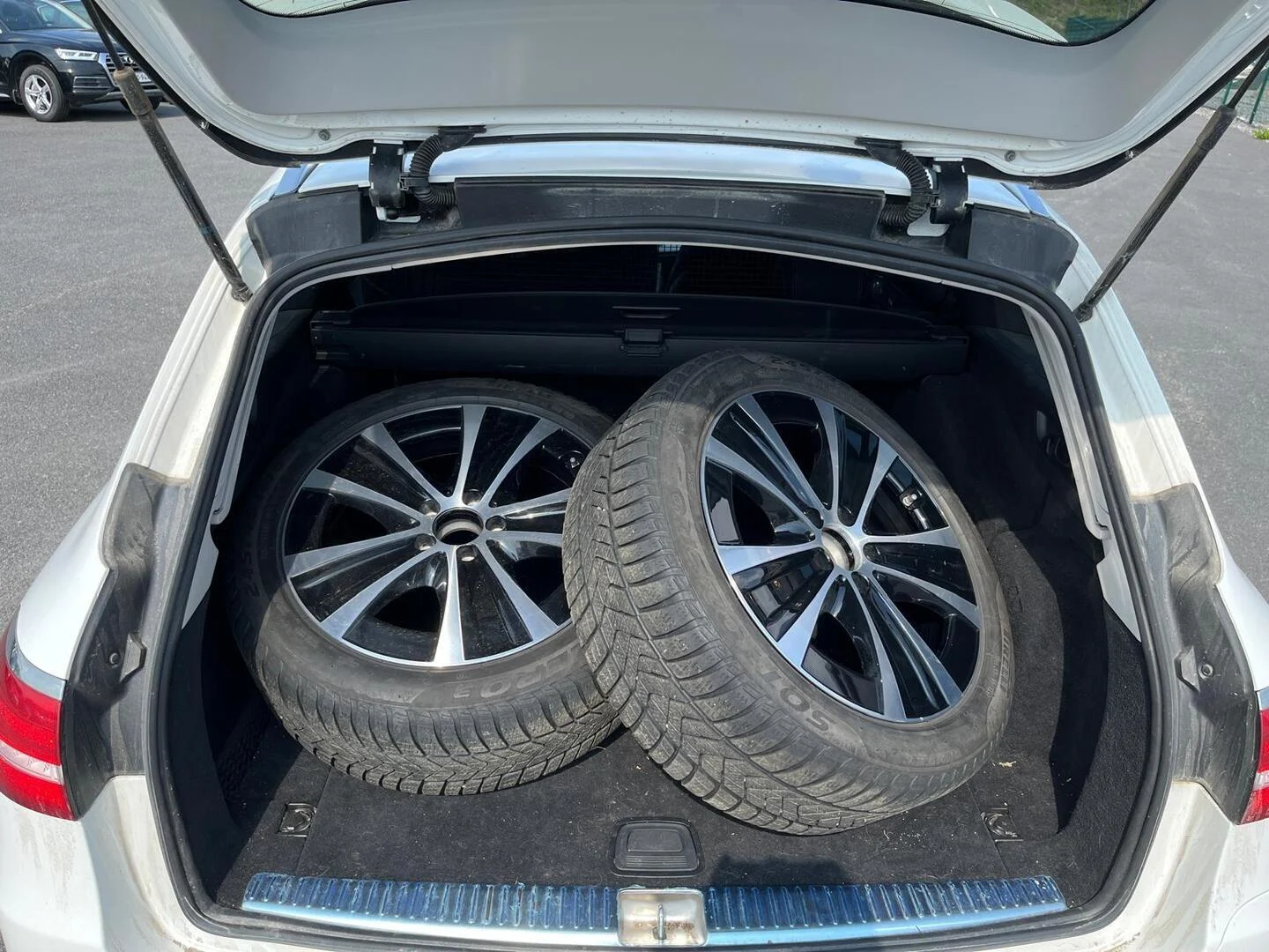 Car Image - ueh2S4APljG8v5hHrxUx7