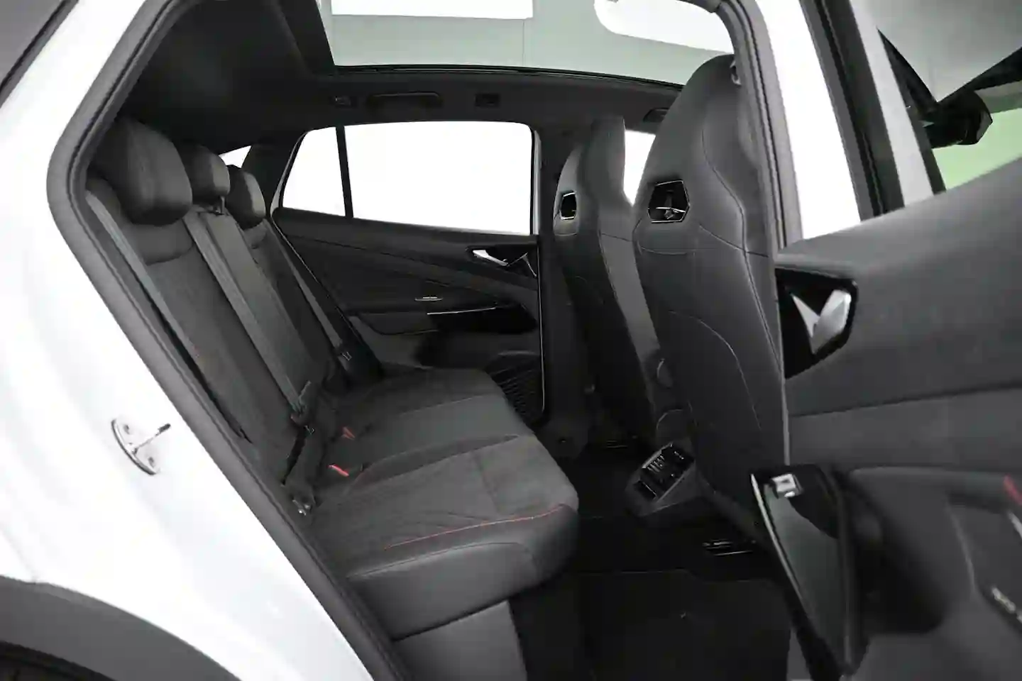 Car Image - IJkZa1Dd3LArWRJqHHel5