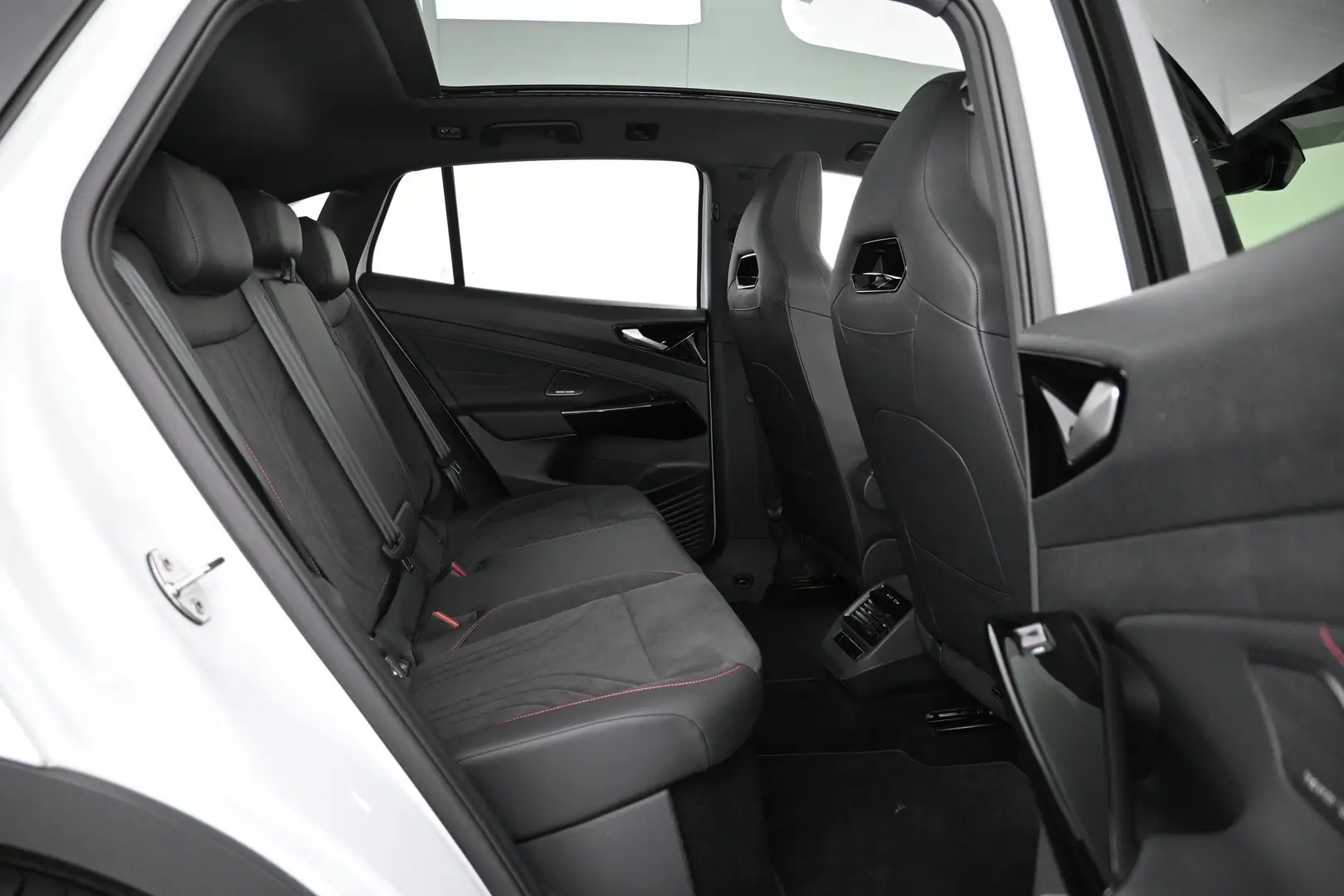 Car Image - IJkZa1Dd3LArWRJqHHel5