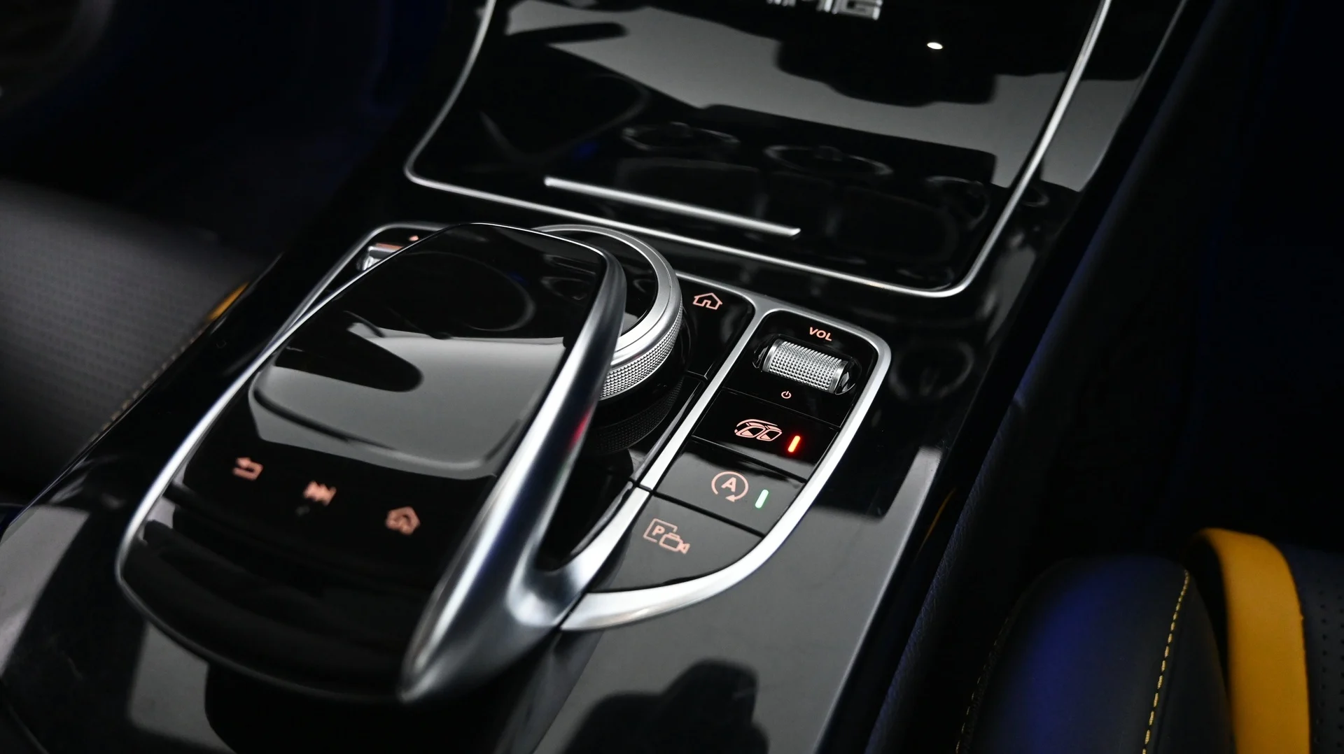 Car Image - 6BZtr9C6JV5sTt1Fz9olVW