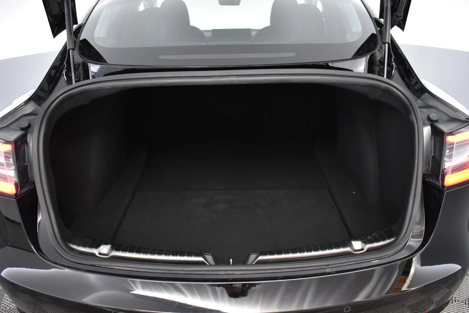 Car Image - 6SIk2AyOgz5TMn4TlzqmCj